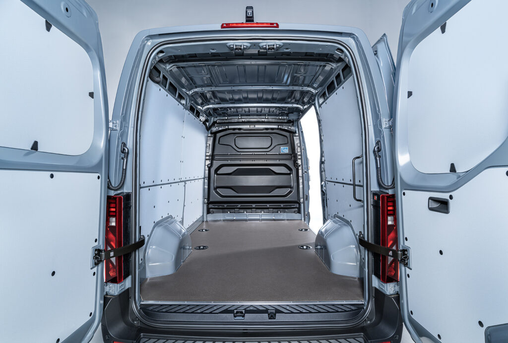 Nissan Interstar, arriva sul mercato il più grande della famiglia di veicoli commerciali 6