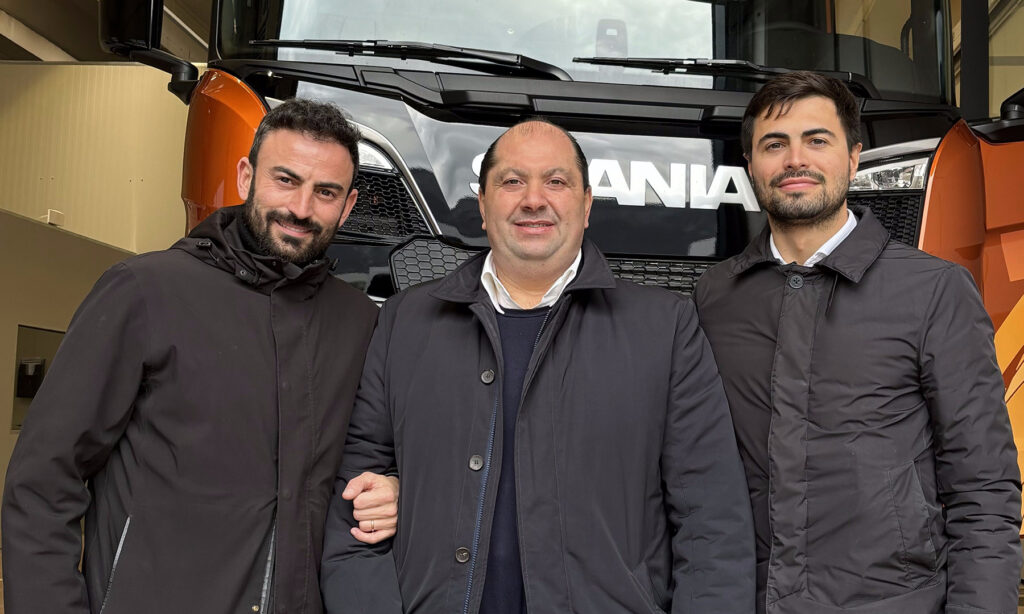 Scania, consegnato il primo V8 Fire Edition d'Italia: se lo aggiudica l'azienda pugliese Logistica Sinisi 3 Scania - Logistica Sinisi