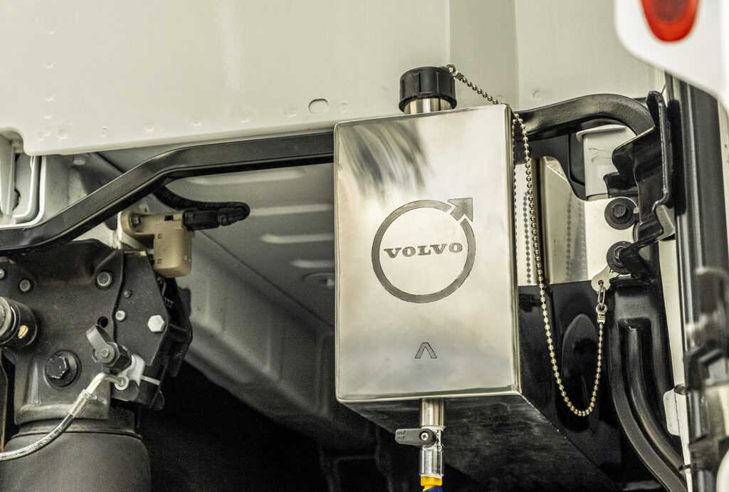 Acitoinox, l'azienda campana lancia nuovi accessori inediti per un Volvo FH Aero 500 3