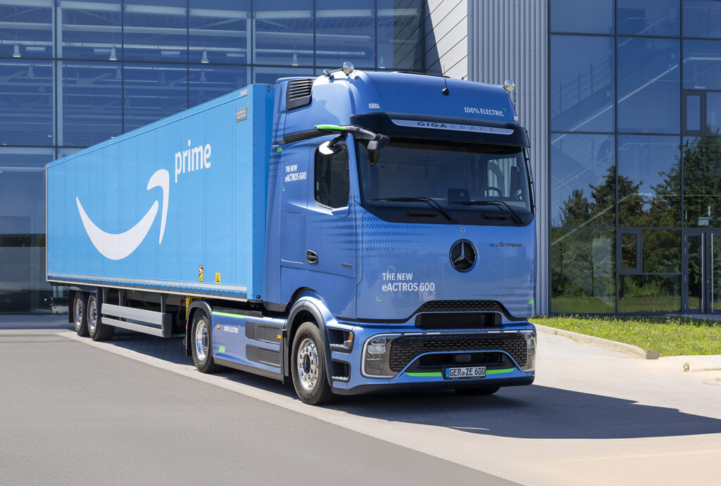 Amazon punta sul green: 200 nuovi Mercedes-Benz eActros 600 per il trasporto a lungo raggio sostenibile 4 Amazon