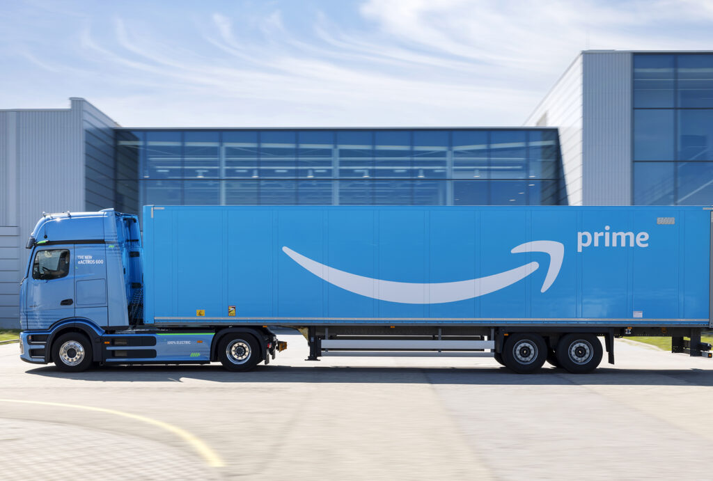 Amazon punta sul green: 200 nuovi Mercedes-Benz eActros 600 per il trasporto a lungo raggio sostenibile 3 Amazon