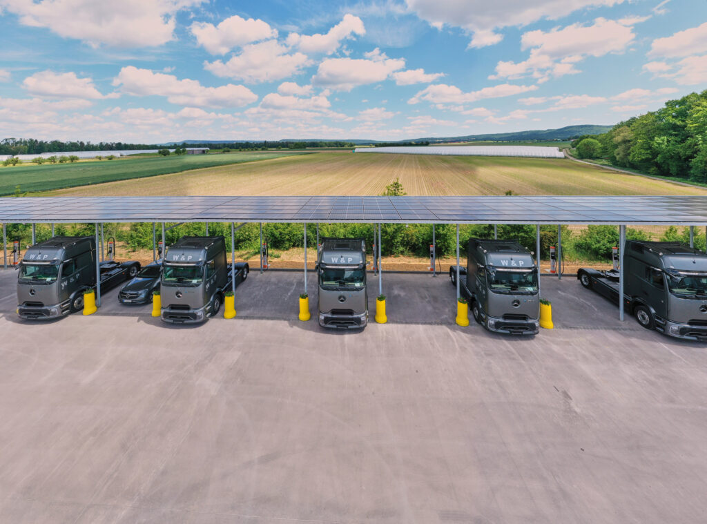 Mercedes-Benz Trucks: 20 eActros 600 per W&P e nuovo hub di ricarica in Baviera 2