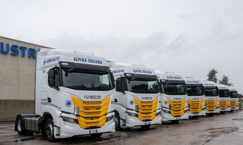 IVECO accompagna il rinnovo flotta aziendale di Alpina Italiana con 14 nuovi S-Way 2