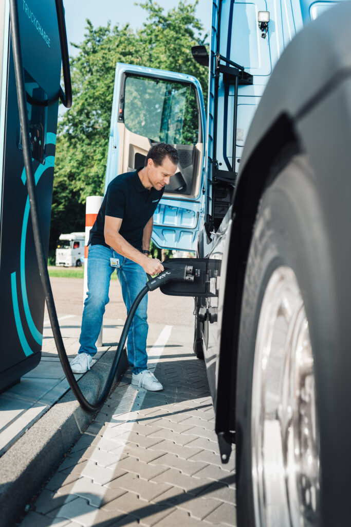 Mercedes-Benz Trucks: il nuovo eActros 400 amplia l’offerta nel trasporto elettrico pesante 3