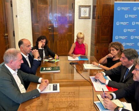 Urso incontra Stellantis e ANFIA