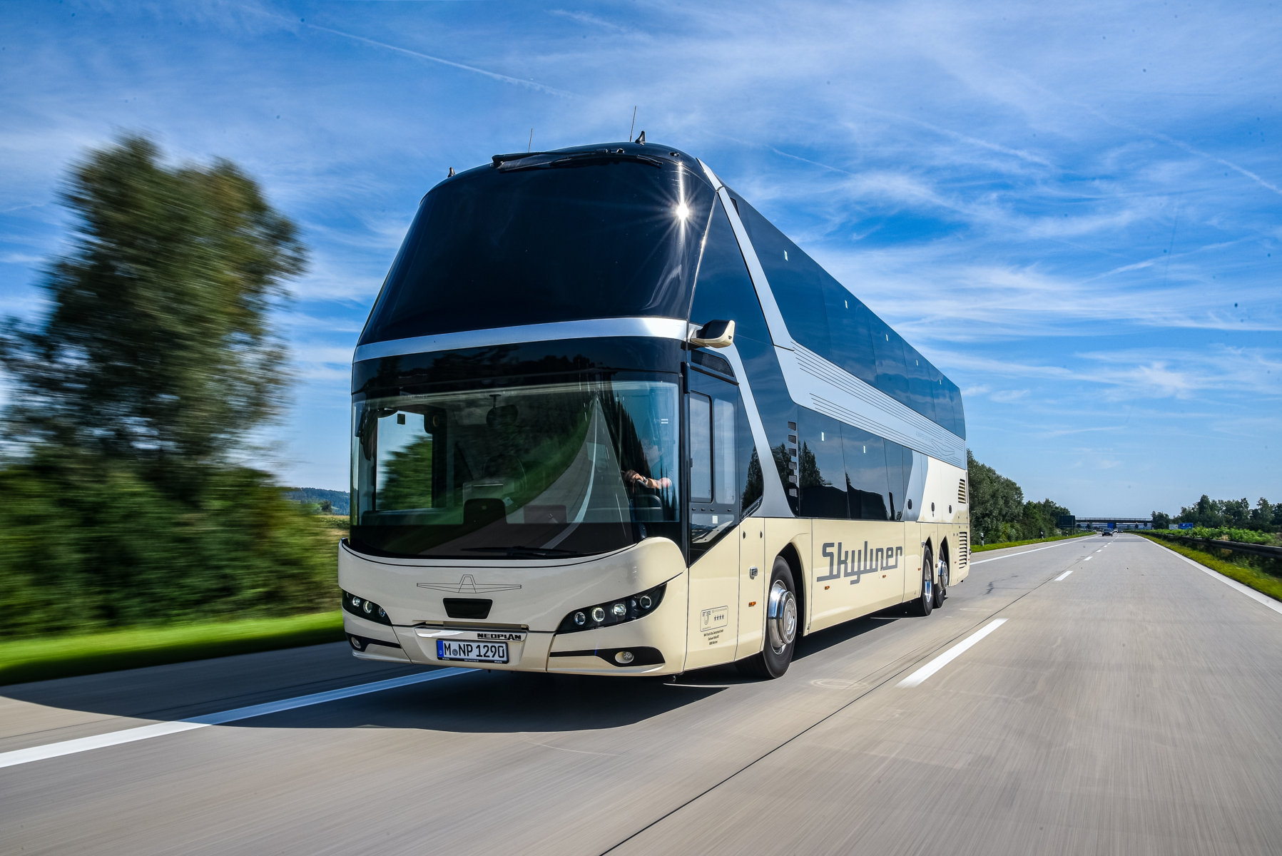 MAN Truck & Bus presenta il nuovo NEOPLAN Skyliner: autobus a due piani tra comfort e sostenibilità 1 NEOPLAN Skyliner: coach a due piani