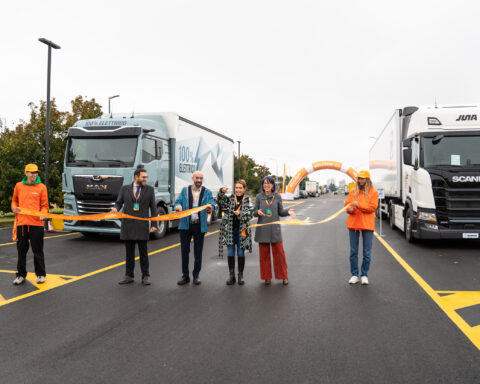 Ewiva_Piacenza _prima_stazione pubblica per la ricarica e-truck