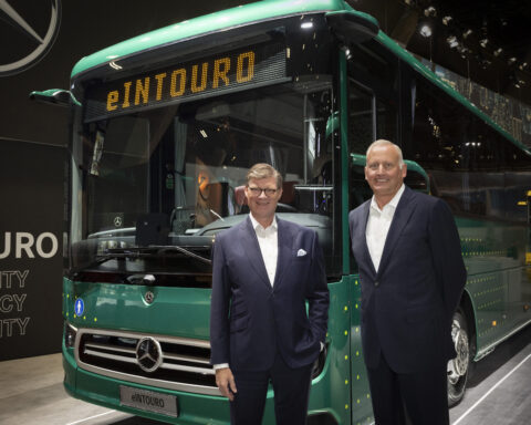 Mercedes-Benz eIntouro alla Busworld Europe