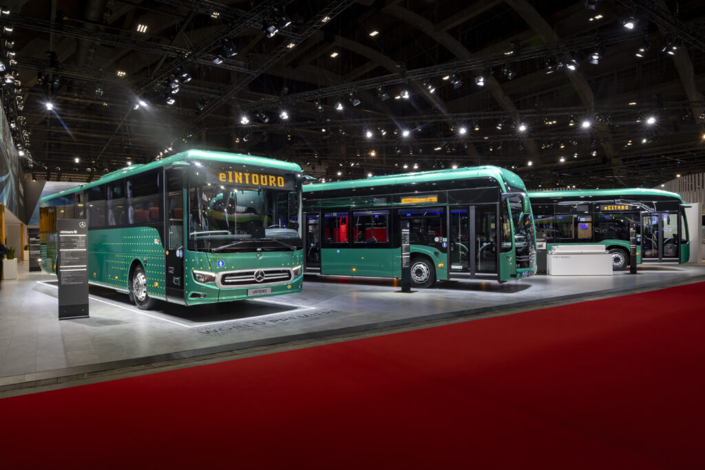Mercedes-Benz eIntouro: debutto mondiale per l’intercity elettrico di Daimler Buses 3