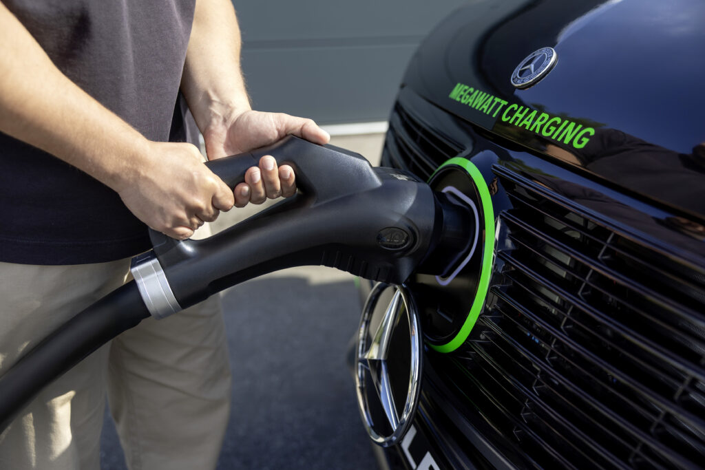 Mercedes-Benz ELF, il laboratorio mobile che rivoluziona la ricarica elettrica 4