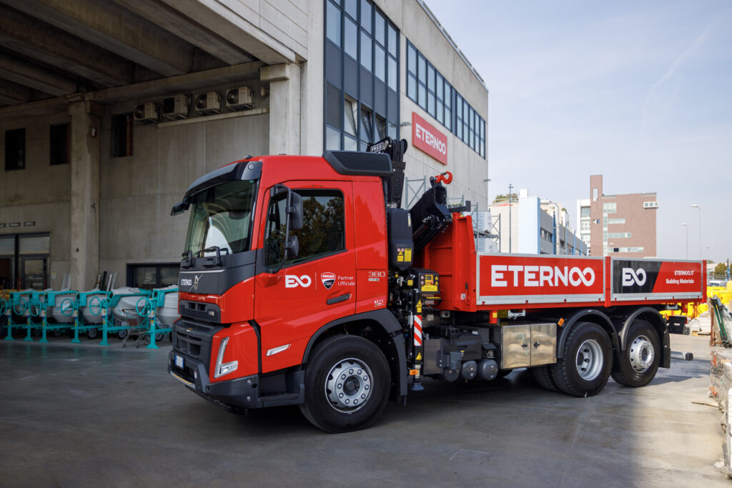 Eternoo rinnova la flotta con Volvo e Fassi: verso una logistica edile sostenibile 2