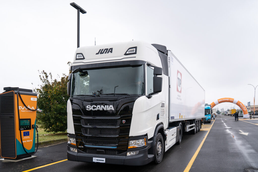 Ewiva inaugura a Piacenza la prima stazione pubblica per la ricarica e-truck 3