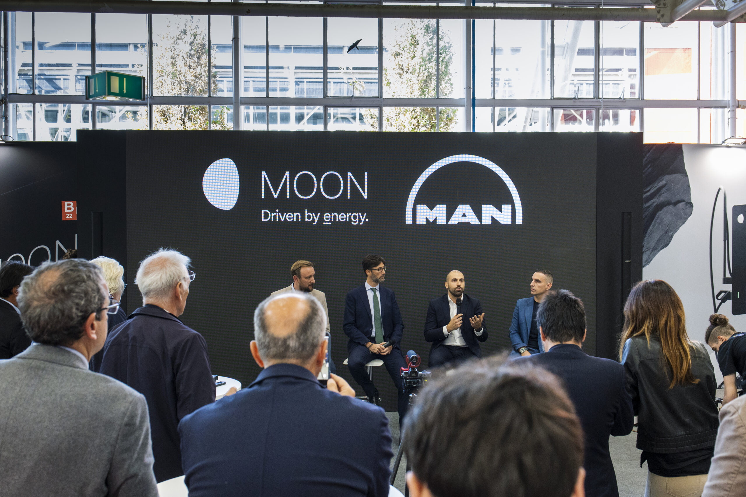 MAN Truck & Bus Italia e MOON POWER Italia