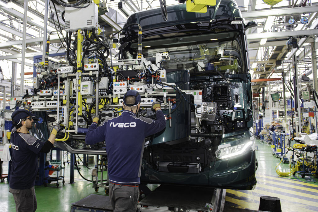 IVECO S-Way Driving Experience 2025: innovazione e guida al centro della scena europea 3