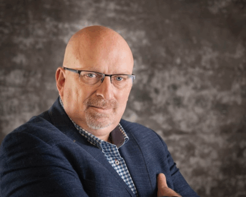 Ritratto di Gerry Daalhuisen, esperto Transporeon, intervista su ottimizzazione piazzali e gestione digitale degli slot di carico a livello europeo.