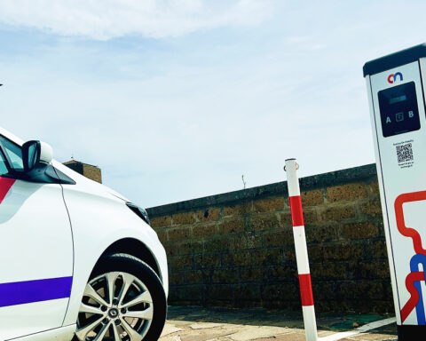 Archive 5 DKV Mobility estende la rete con On Electric Charge