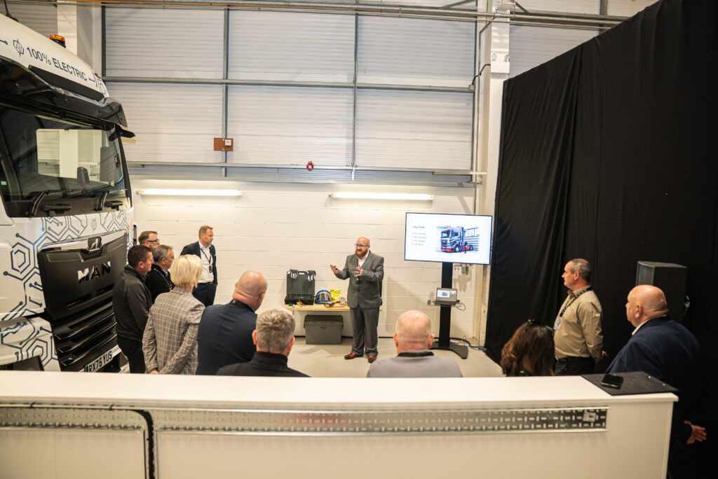 Formazione EV e innovazione: MAN Truck & Bus inaugura il nuovo Experience Centre a Manchester 2