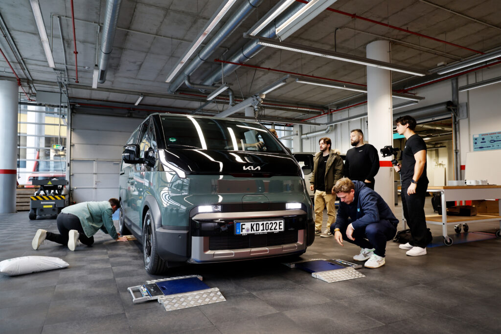 Kia entra nel Guinness con PV5: nuovo record mondiale per i furgoni elettrici 4