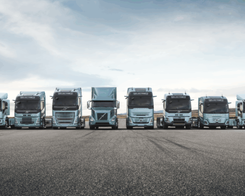 volvo_trucks_Range_Runway_