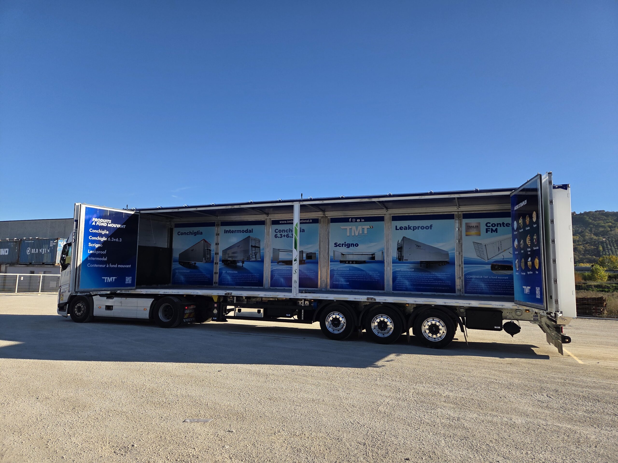Scrigno Intermodale di TMT International, il semirimorchio presentato a Solutrans 2025, coniuga apertura laterale totale, guida autonoma e sostenibilità, segnando una nuova frontiera per il trasporto intermodale europeo.
