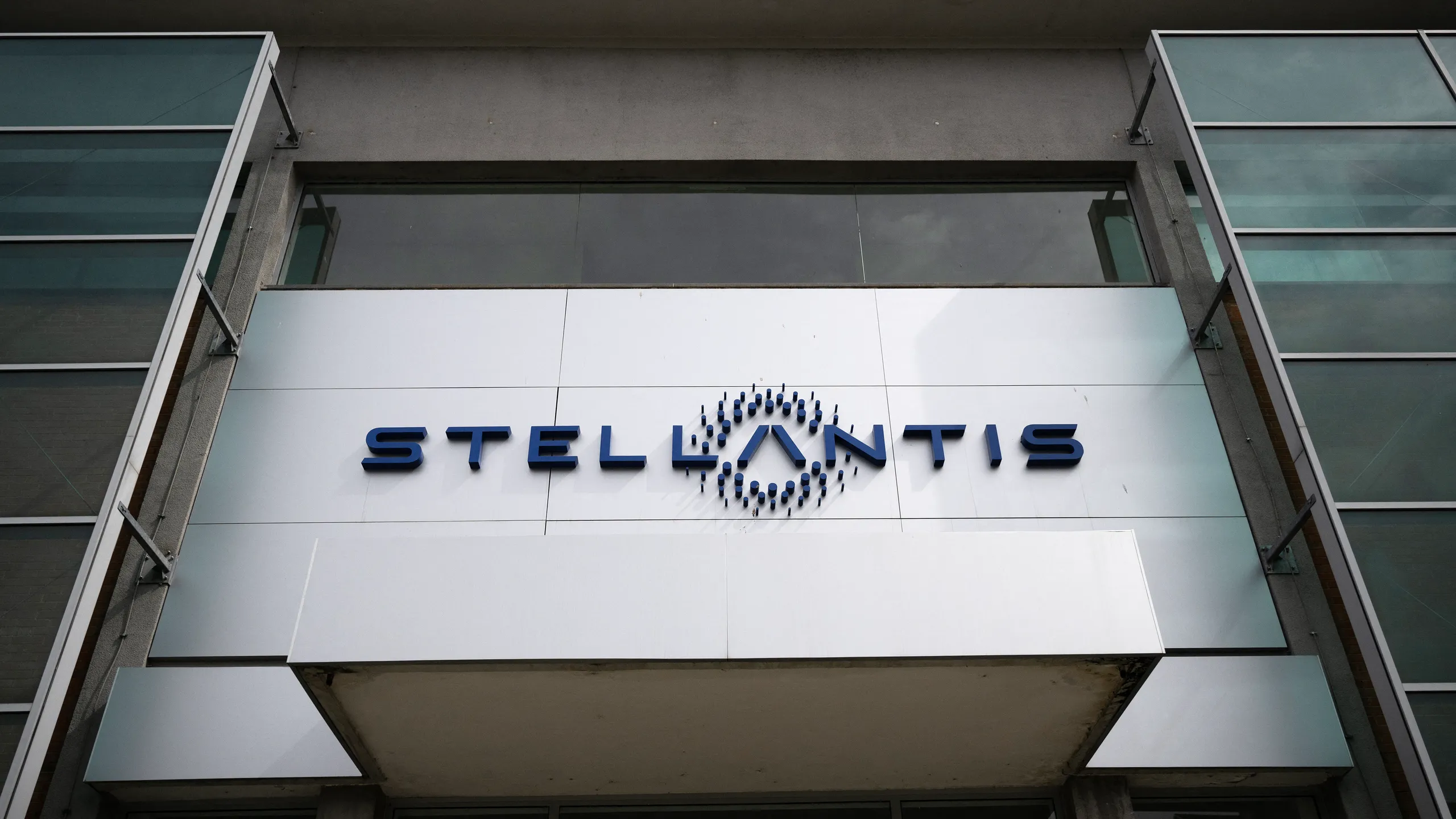 Riorganizzazione strategica in Stellantis: sei nuove nomine dirigenziali nell’area Enlarged Europe per rafforzare la customer centricity e valorizzare il potenziale dei brand europei.