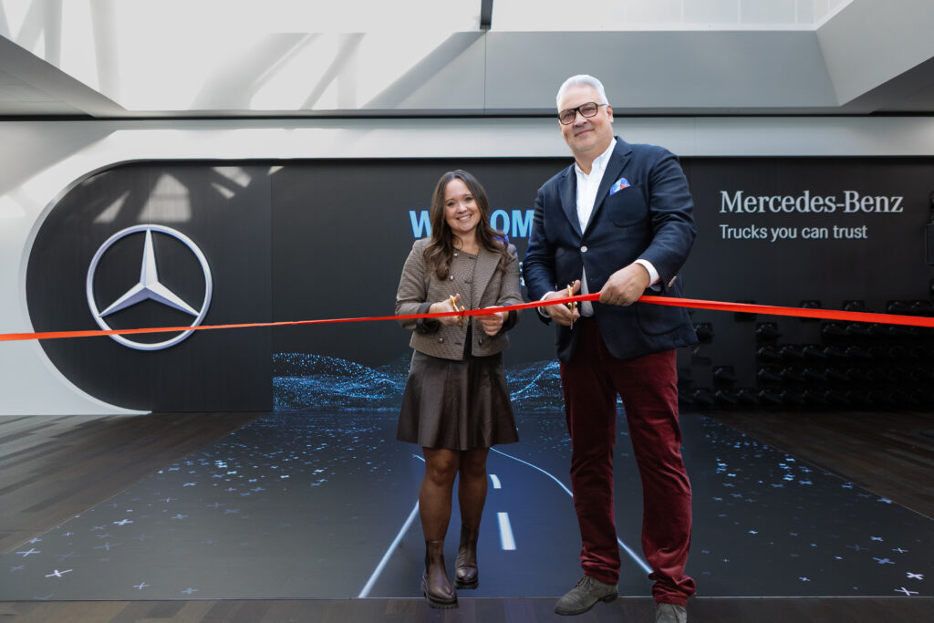 Mercedes-Benz Trucks inaugura il nuovo Customer Experience Center: spazio rinnovato, focus sull’esperienza 5