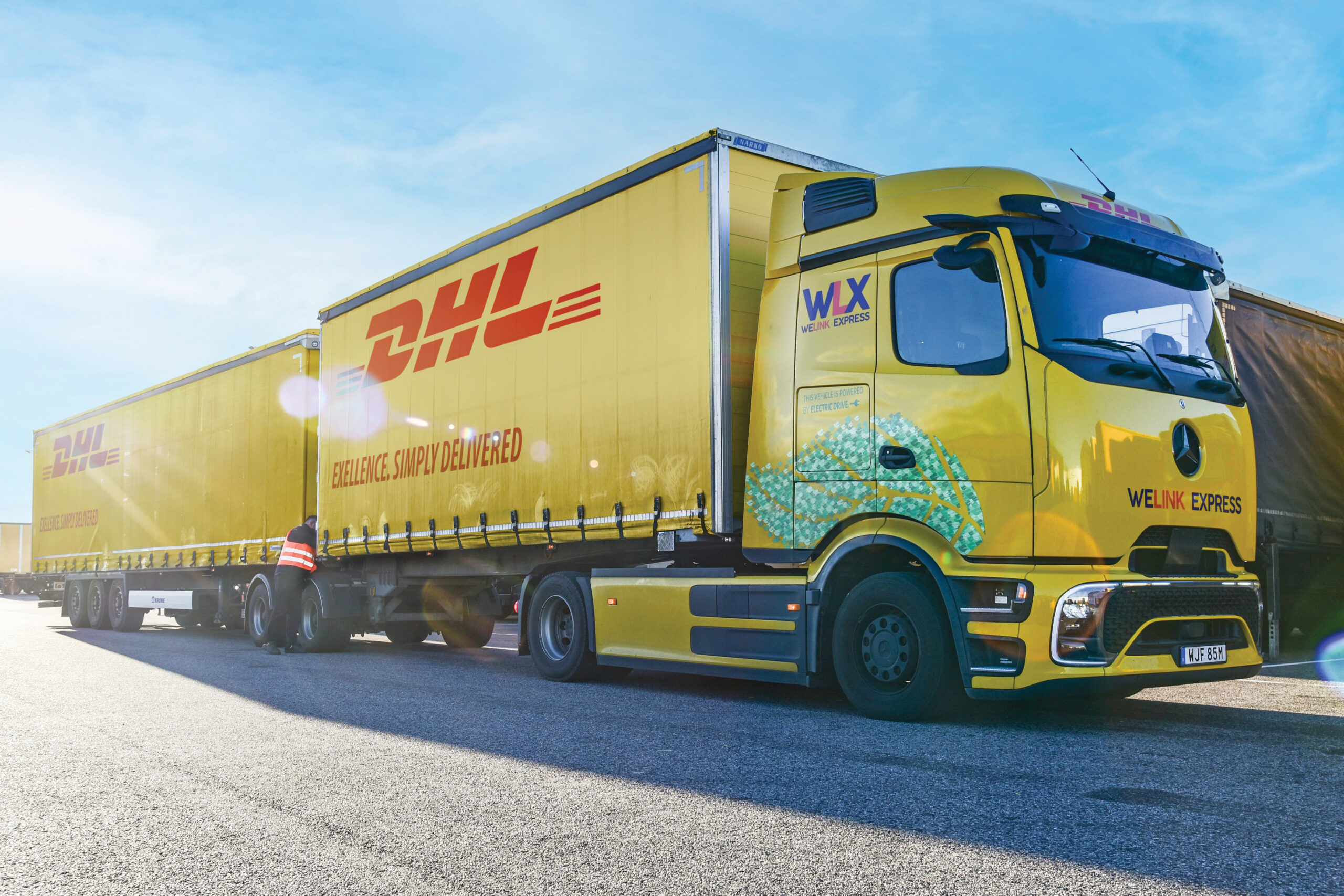 Il Mercedes-Benz eActros 600 in servizio per DHL sulle strade svedesi rappresenta un passo concreto verso l’elettrificazione logistica del trasporto pesante a lungo raggio.