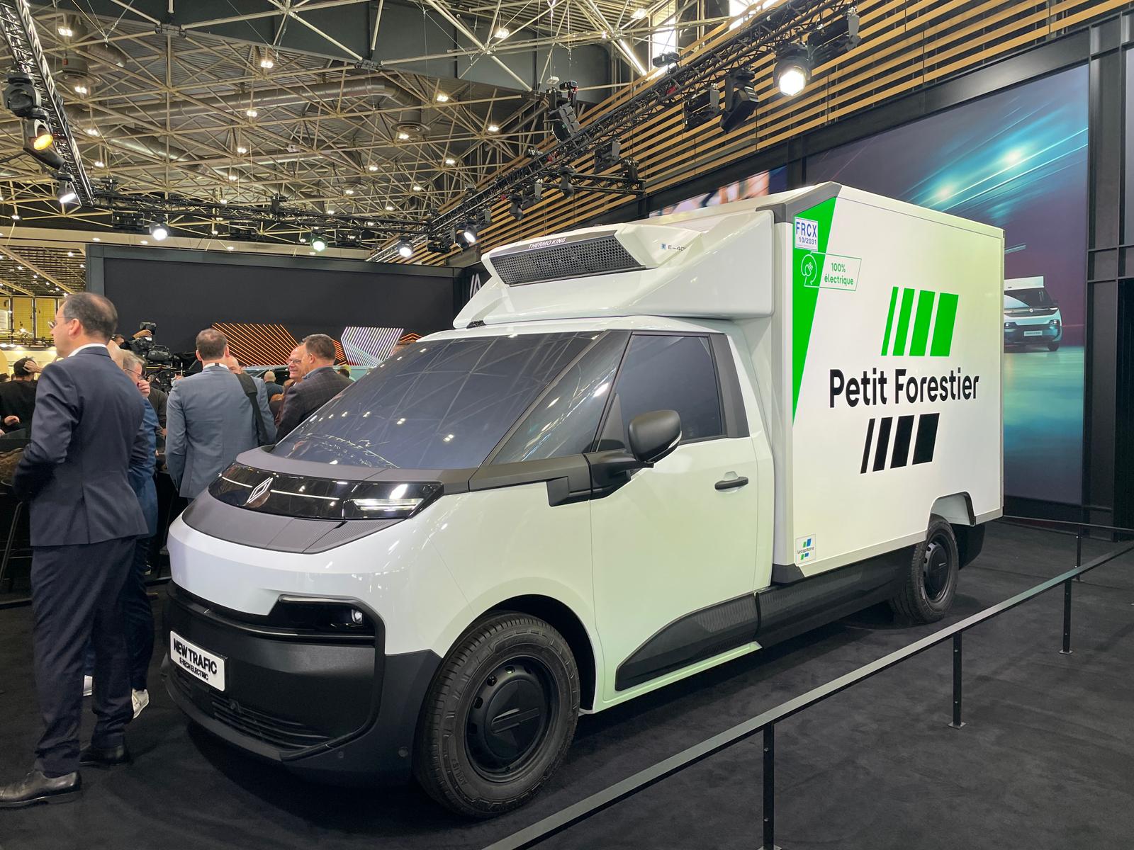 Solutrans 2025 – Presso lo stand Renault, pubblico e operatori del settore scoprono da vicino il nuovo Trafic Van E-Tech Electric, il veicolo commerciale elettrico pensato per una mobilità professionale sostenibile e connessa.