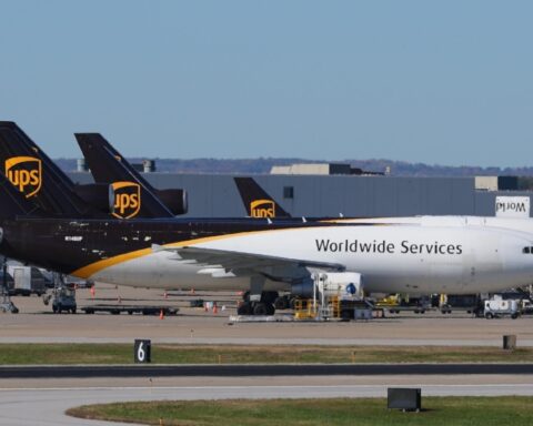 Stop operativo per la flotta MD-11: FedEx e UPS sospendono i voli dopo l’incidente aereo di Louisville e su indicazione di Boeing.