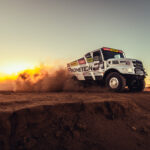 Il brand Prometeon rafforza la propria presenza nel motorsport annunciando la partecipazione alla Dakar 2026 con il team MM Technology e rinnova la partnership con il pilota Martin Macík Jr., puntando sull’affidabilità dei pneumatici Serie 02 Rally.