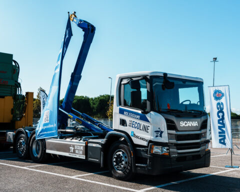 Il nuovo Super 11 Scania allestito per B&G Ecoline: un veicolo per il noleggio industriale progettato per l’igiene urbana, con tecnologie avanzate, consumi ridotti e massima efficienza operativa.