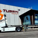 Autotrasporti Turati Ovidio sceglie Webfleet per innovare la gestione flotte aziendali, ottenendo maggiore efficienza, controllo in tempo reale e una significativa riduzione dei costi operativi.