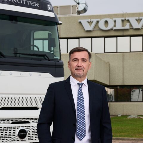 Giovanni Dattoli, Amministratore Delegato di Volvo Trucks Italia, è stato nominato presidente della sezione veicoli industriali di UNRAE per il triennio 2025-2028, con l’obiettivo di guidare il settore verso una transizione sostenibile.