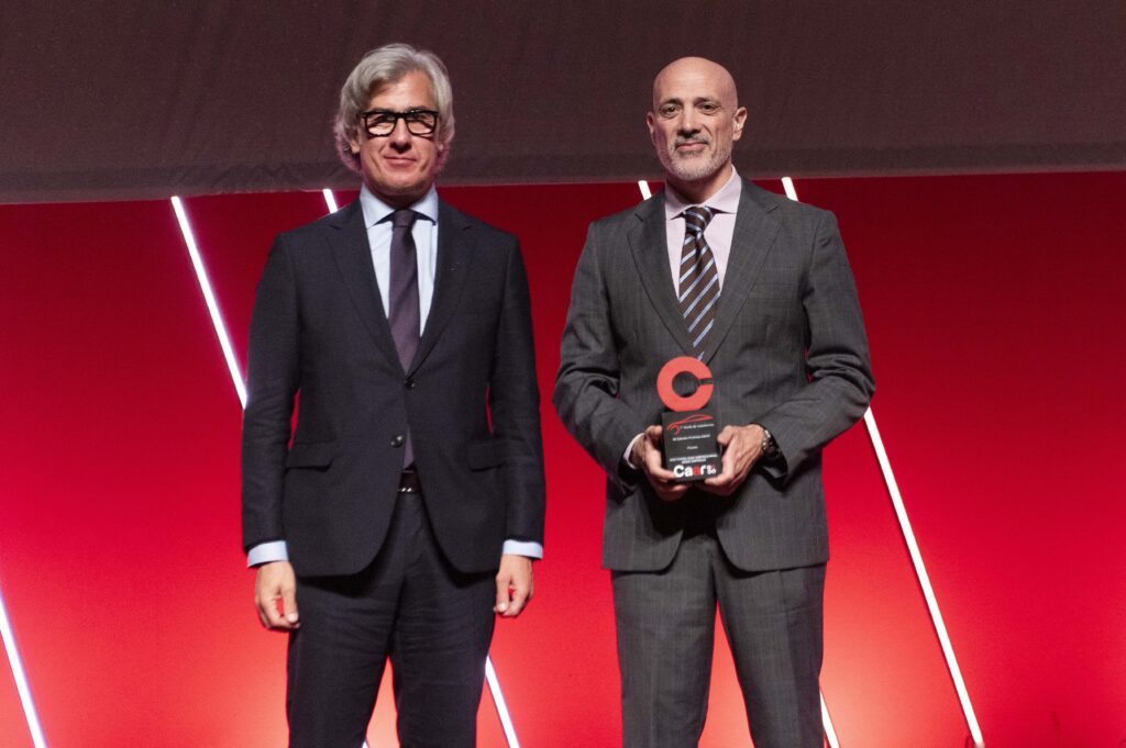 (da sinistra) Ricardo Duarte, Responsabile Vendite Regionali WEU/CEE di TÜV Rheinland, e Andrés Rodríguez, Responsabile Ingegneria Industriale e Manutenzione di Schmitz Cargobull Ibérica.