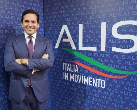 Guido Grimaldi, presidente di ALIS, guida l’associazione promuovendo l’intermodalità e la logistica sostenibile come leve strategiche per la crescita del sistema produttivo italiano.