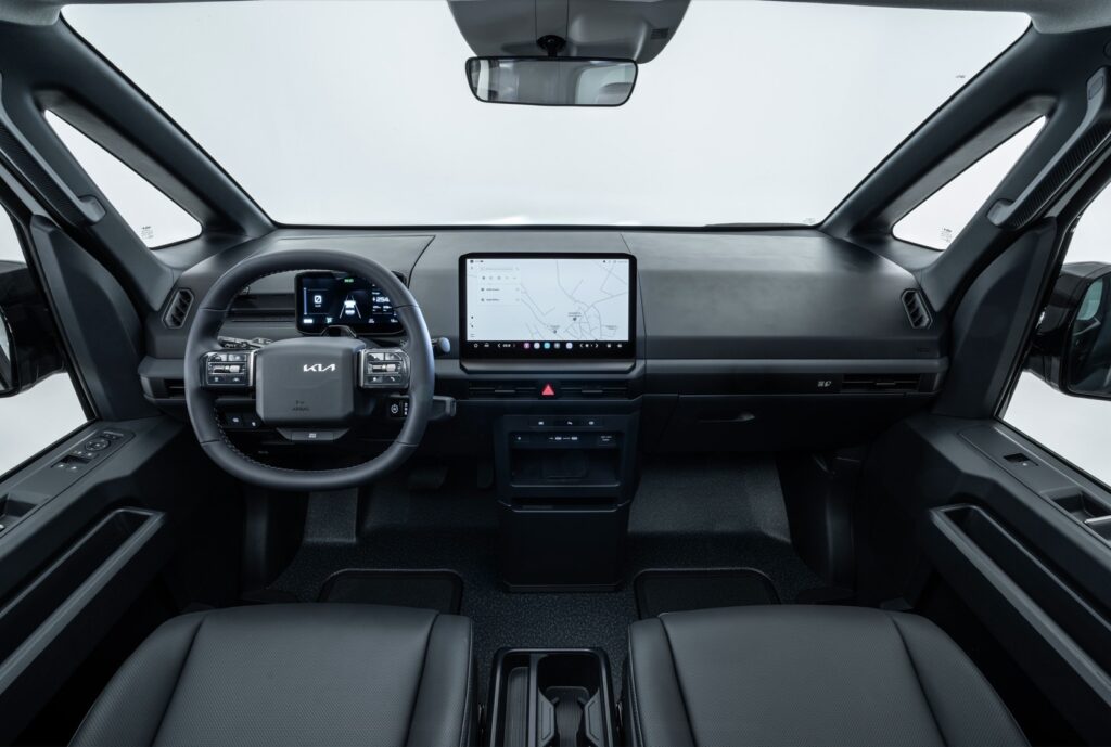 Kia PV5 Chassis Cab: a Solutrans 2025 il van elettrico modulare per la mobilità professionale 4