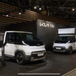Kia PV5 Chassis Cab, il nuovo veicolo elettrico modulare presentato a Solutrans 2025: una soluzione versatile e sostenibile per il trasporto professionale.