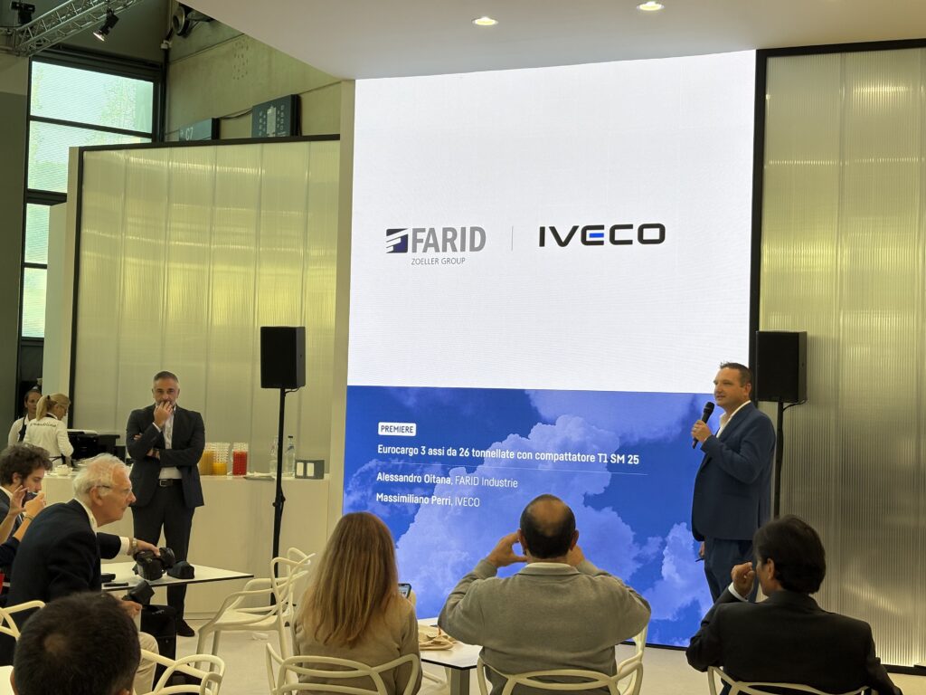 IVECO presenta a Ecomondo 2025 il nuovo Eurocargo 26 tonnellate con compattatore Farid 2