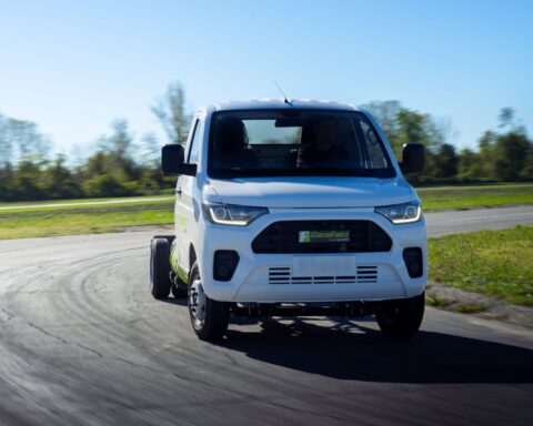 Il nuovo T35 GreenForce di Ecomotive Solutions, veicolo commerciale a metano, rappresenta una scelta concreta per la mobilità sostenibile nelle flotte professionali, combinando basse emissioni, alta autonomia e versatilità operativa.