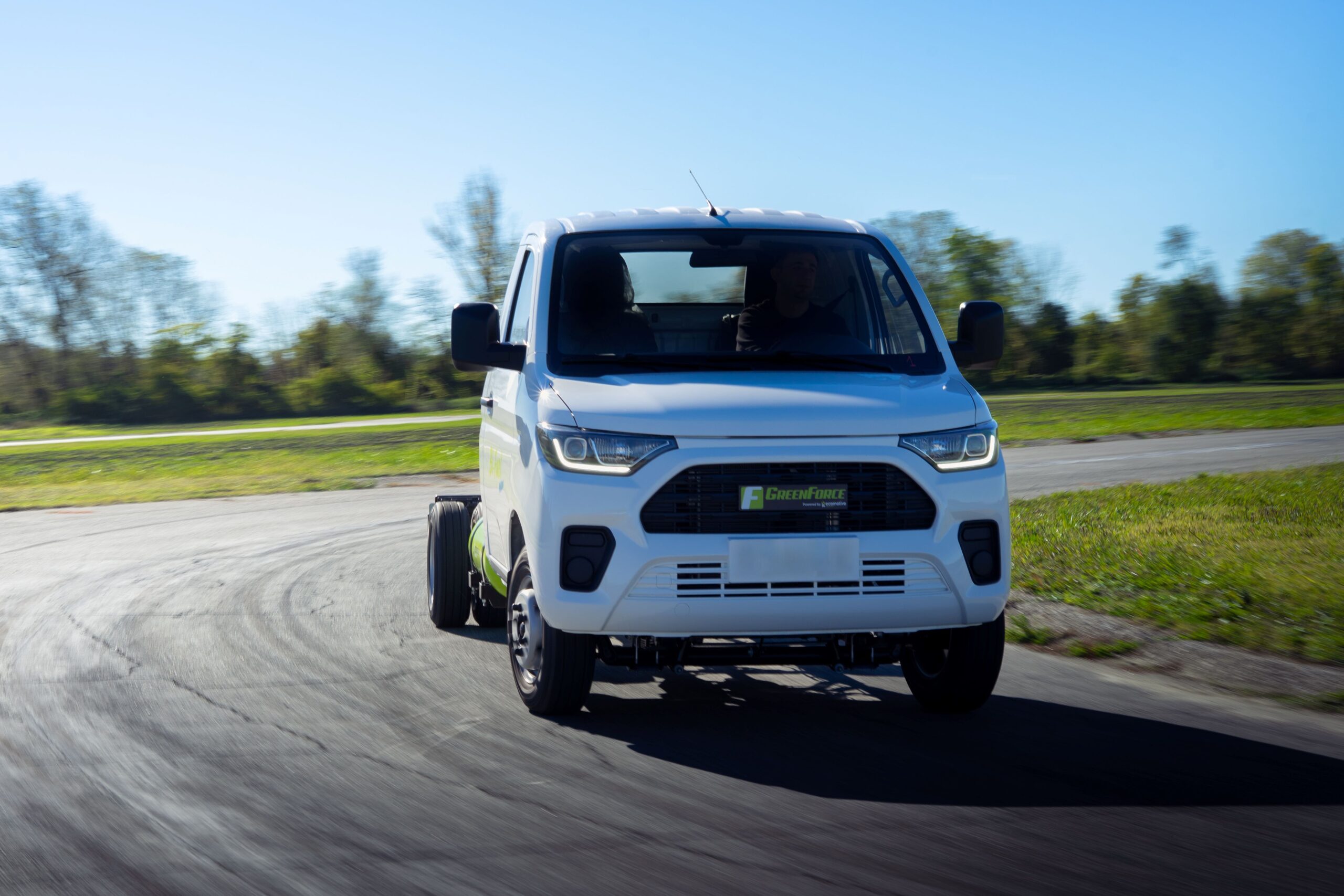 Il nuovo T35 GreenForce di Ecomotive Solutions, veicolo commerciale a metano, rappresenta una scelta concreta per la mobilità sostenibile nelle flotte professionali, combinando basse emissioni, alta autonomia e versatilità operativa.