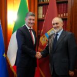 Accordo tra Polizia di Stato e Gruppo FS per rafforzare la sicurezza ferroviaria: nuove tecnologie, presidi capillari e protocolli condivisi per garantire una mobilità più sicura su tutto il territorio nazionale.