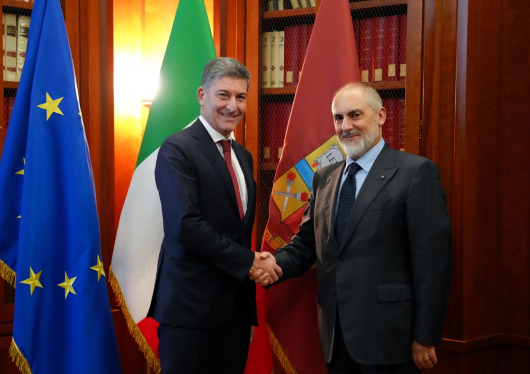 Accordo tra Polizia di Stato e Gruppo FS per rafforzare la sicurezza ferroviaria: nuove tecnologie, presidi capillari e protocolli condivisi per garantire una mobilità più sicura su tutto il territorio nazionale.