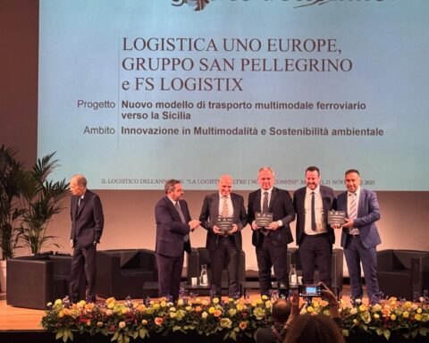 Premiazione durante l’edizione 2025 de “Il Logistico dell’Anno”, che ha visto Logistica Uno, Gruppo Sanpellegrino e FS Logistix protagonisti per un progetto di logistica sostenibile ferroviaria verso la Sicilia.