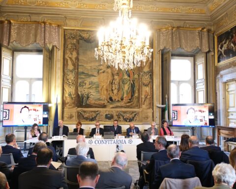 Il Quaderno 33 del Freight Leaders Council esplora la logistica aerospaziale come sistema integrato tra cargo aereo, droni e spazio, delineando scenari futuri e proposte operative per un settore strategico in rapida evoluzione.
