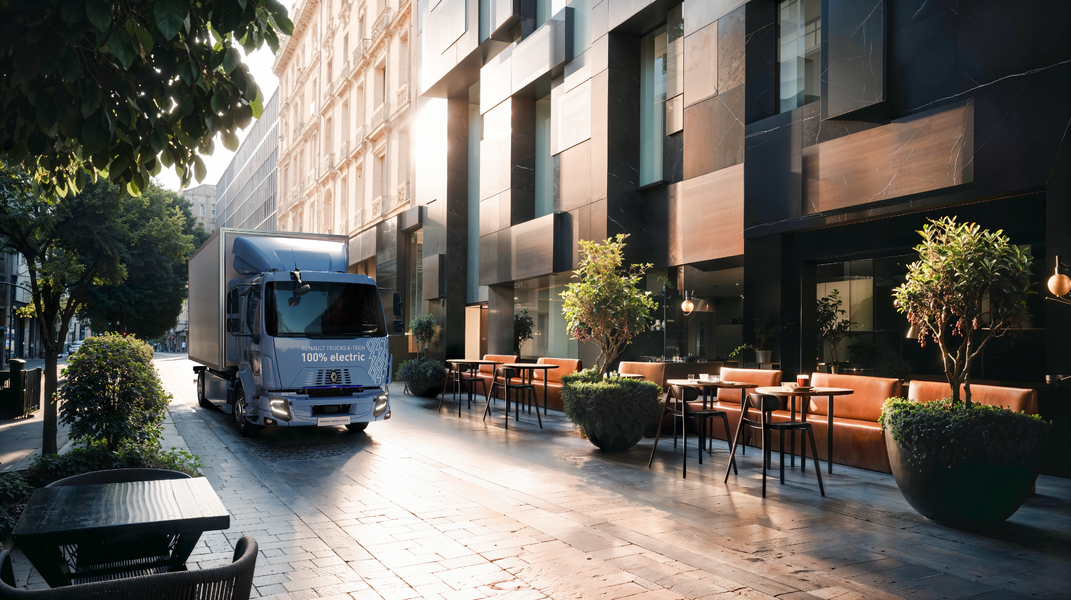 I nuovi veicoli elettrici Renault Trucks E-Tech D12 e D14, progettati per la distribuzione urbana, coniugano compattezza, autonomia e tecnologie digitali per una logistica cittadina più efficiente e sostenibile.