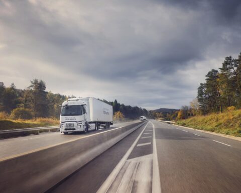 Uno dei nuovi modelli Renault Trucks E-Tech T, progettati per la logistica elettrica a lungo raggio con un’autonomia fino a 600 km.
