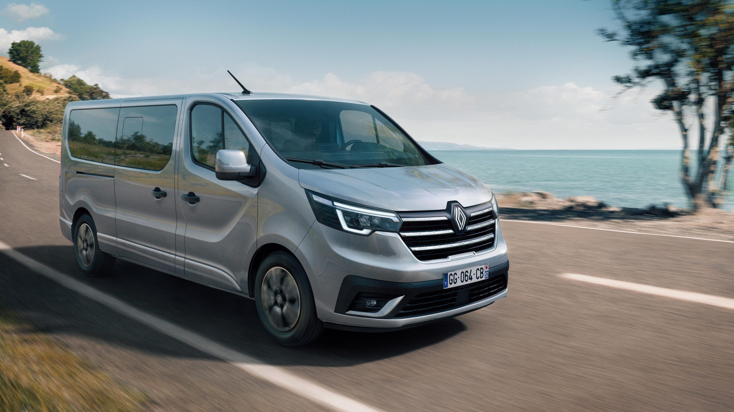 Renault Trafic Escapade, il nuovo van camper attrezzato pensato per viaggi all’insegna della libertà e dell’autonomia.