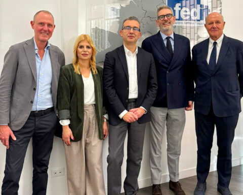 In foto, da sinistra: Alfredo D’Ascoli, Michela Crecco (CEO di Metra e Presidente della sezione Fedit Imprese di Servizi), Giuseppe Cela (Responsabile di Fedit Servizi e CHRO di BRT), Guido Pietro Bertolone (Presidente di Fedit e CEO di GLS Italy), Valter Lannutti (Presidente del Gruppo Lannutti).