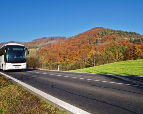 Tecnologie digitali, sistemi intelligenti e strumenti innovativi stanno trasformando profondamente il Trasporto Pubblico Locale, rendendolo più efficiente, connesso e accessibile.