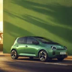Renault Twingo E-Tech Electric, la city car elettrica compatta e sostenibile, ideale per la mobilità urbana.